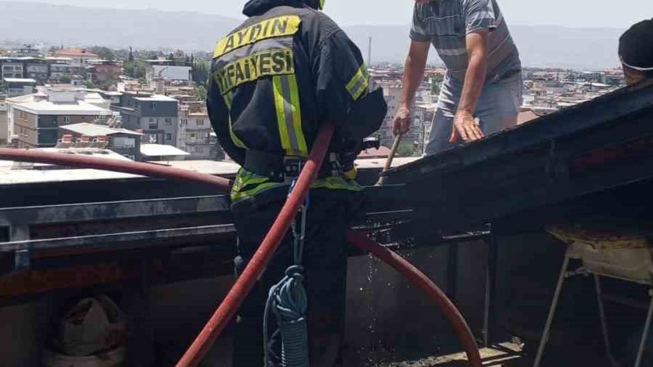 Aydın’da apartman çatısında yangın söndürüldü