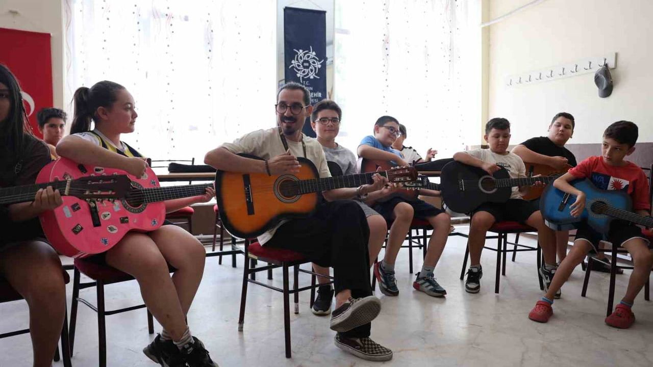 Aydın’da çocuklar sanatla buluşuyor