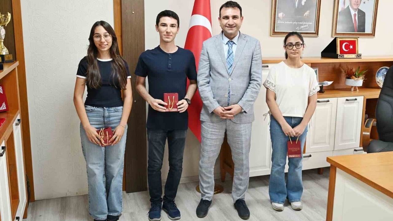 Aydın fen lisesi öğrencilerinden YKS başarısı: il müdürlüğünden ödül