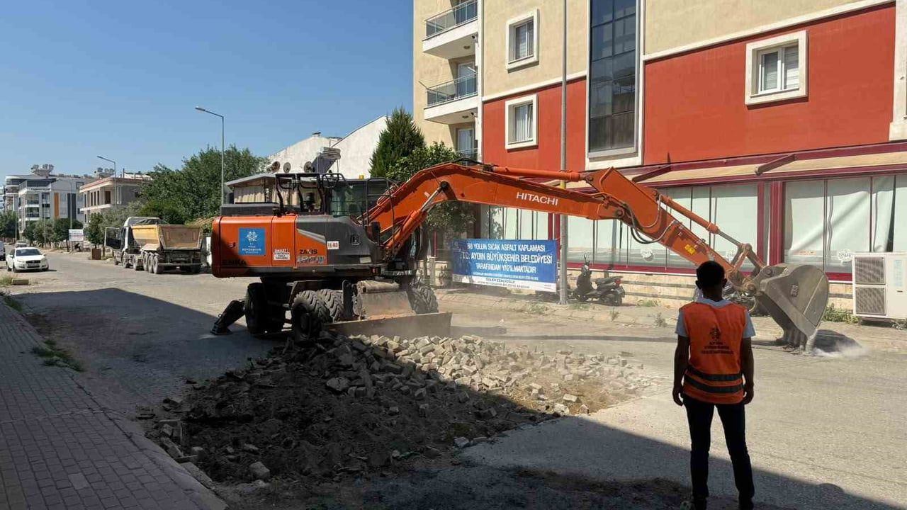 Aydın'ın dört bir yanında yol seferberliği sürüyor