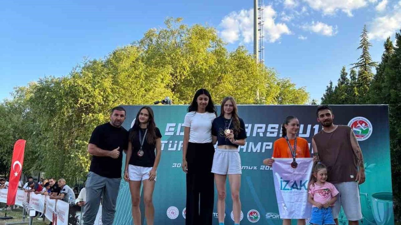 Aydınlı atlet Gaye Kadem Türkiye ikincisi oldu
