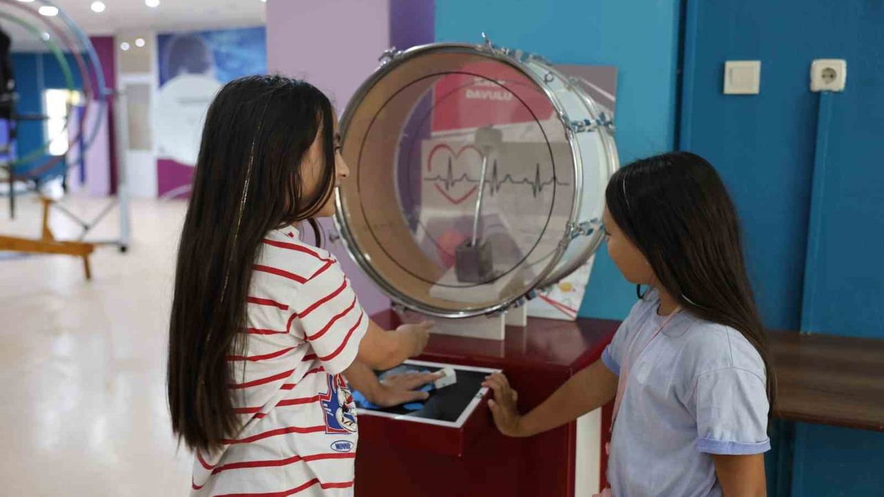 Aydınlı minikler yaz tatilini bilimle geçiriyor