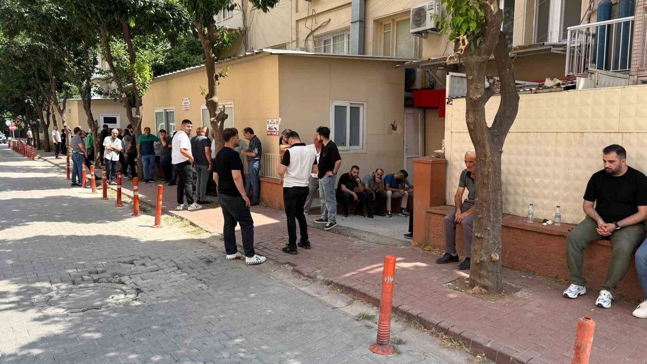 ayrılık kararı trajediye dönüştü: bekçi eşi kızının yanında öldürdü