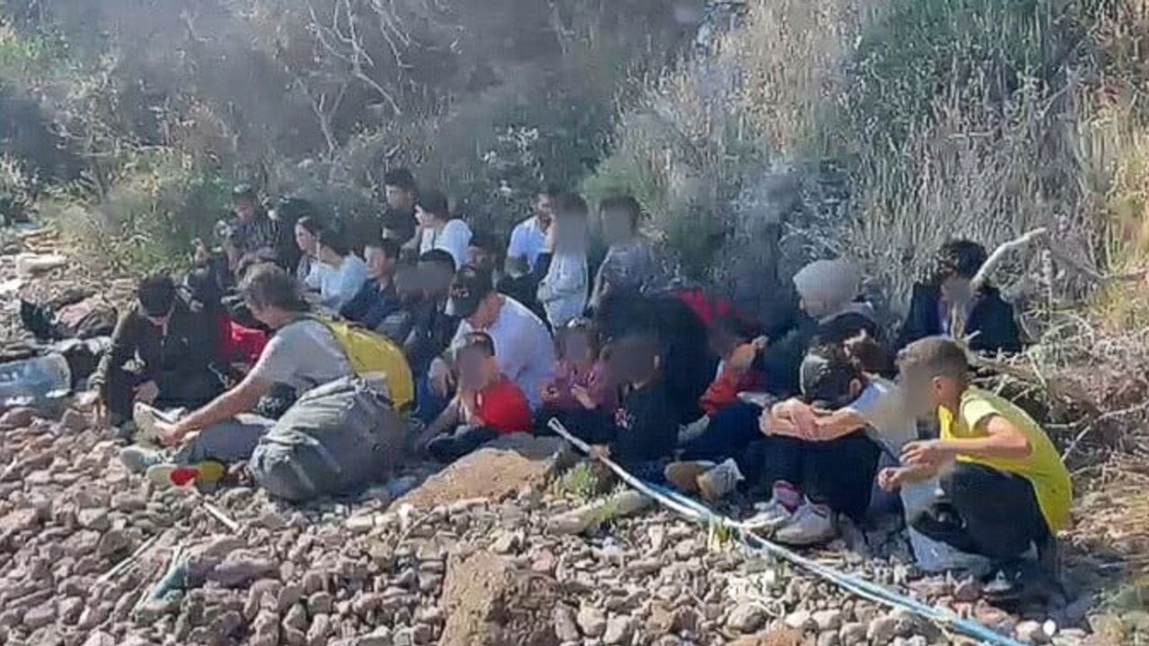 Ayvacık'ta 30 kaçak göçmen yakalandı