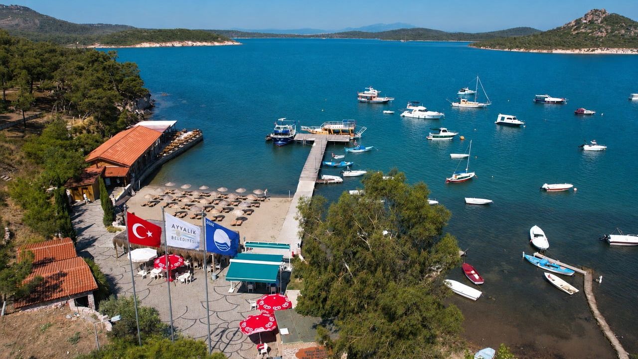 Ayvalık belediyesi plajlarına 2026 mavi bayrakları gönderildi