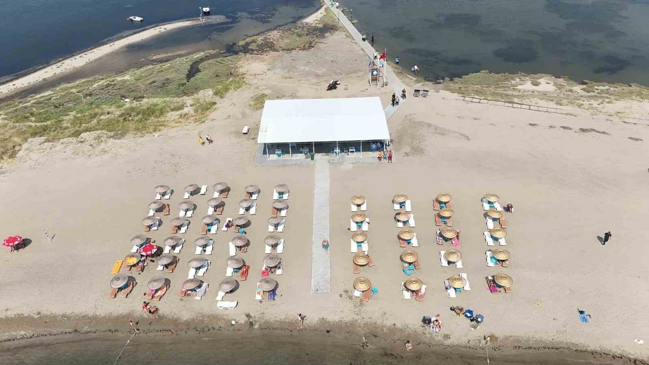 Ayvalık’ta Yeni Altınova Kum Adası plajı hizmete açıldı