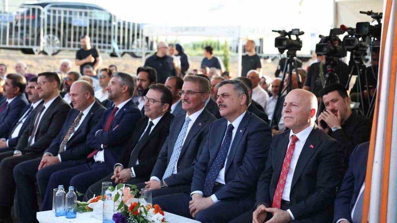 Aziziye’de millet bahçesi, hayvan merkezi ve butik otel açıldı