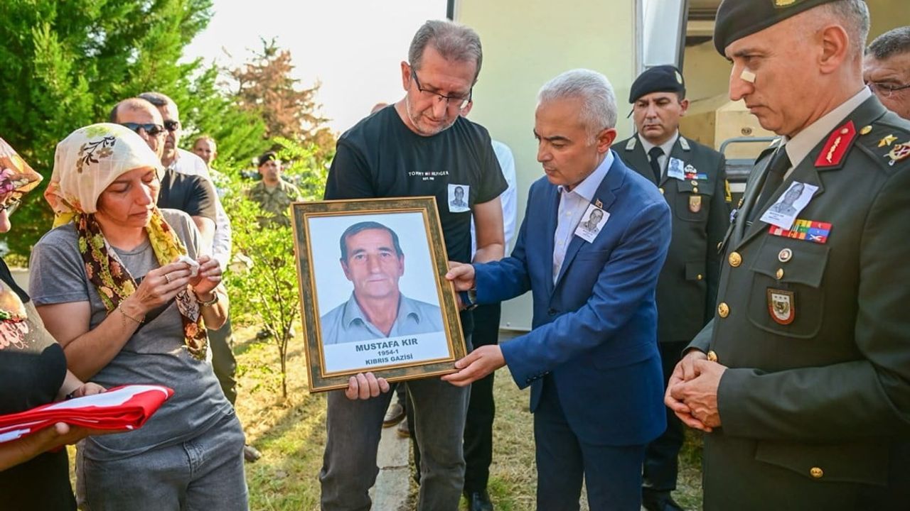 Babaeski'de onurlu veda: Kıbrıs gazisi Mustafa Kır toprağa verildi