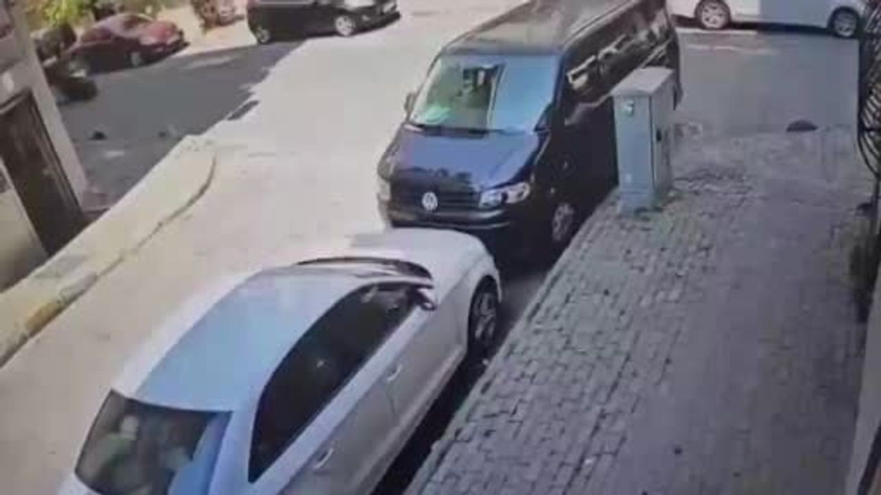 Bağcılar'da telefon dolandırıcılığı: 'kamu görevlisiyim' diyerek 80 bin lira ve altınları aldı
