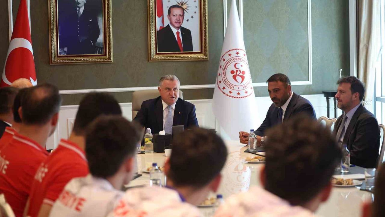 Bakan Bak: istikrarlı başarılarla voleybol ülkesi haline geldik