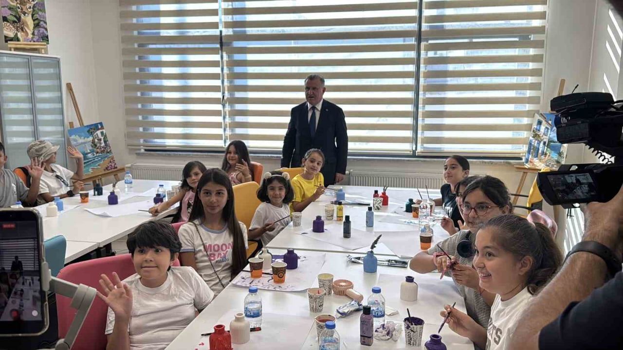 Bakan Bak'tan Marmaris'e olimpik yüzme havuzu müjdesi