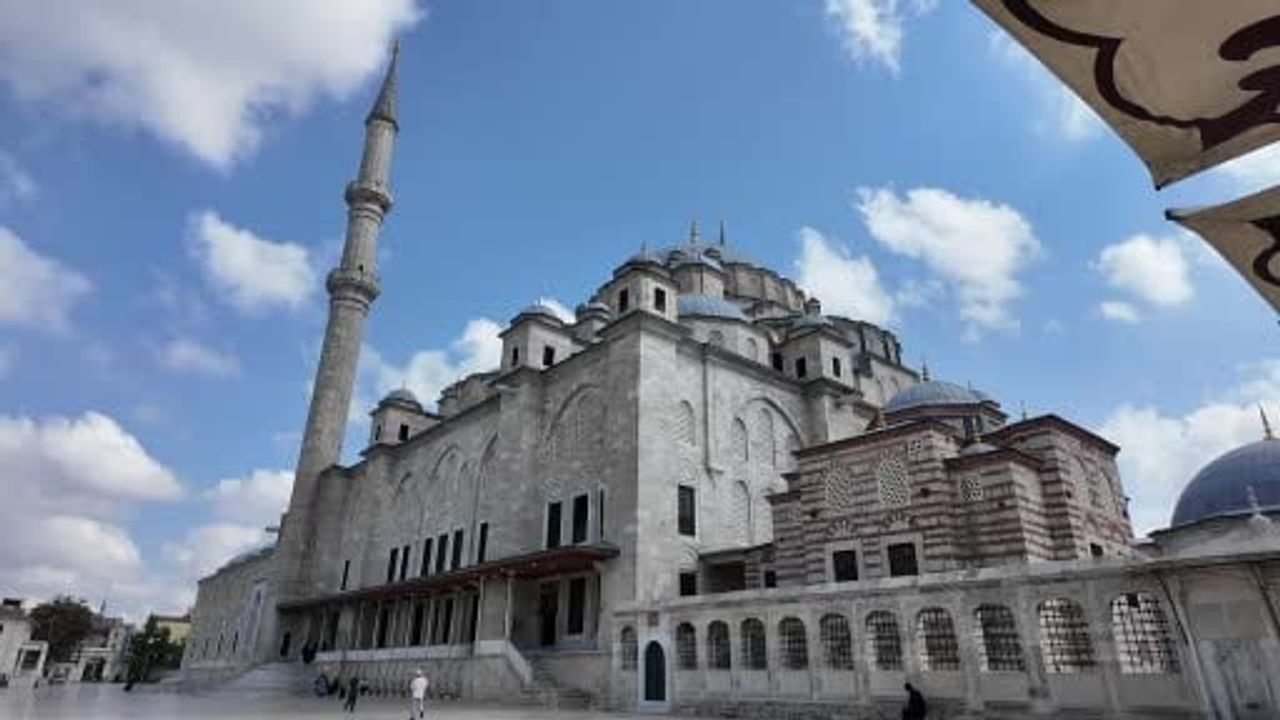 Bakan Ersoy’dan Fatih Külliyesi Haziresi’ne anlamlı ziyaret