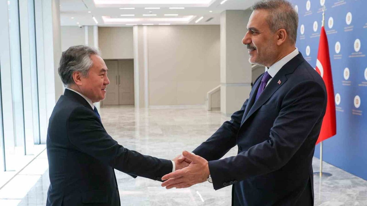 Bakan Fidan, Kırgızistanlı mevkidaşıyla bir araya geldi