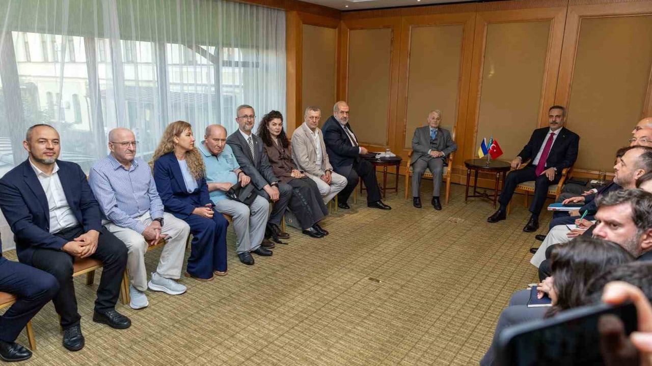 Bakan Fidan Kırım Tatarlarının liderleriyle Kiev'de görüştü