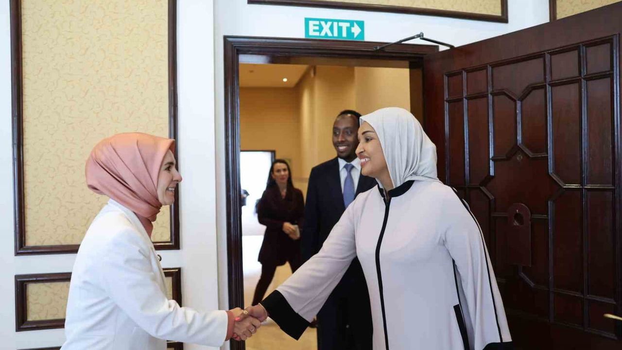 Bakan Göktaş, Filistin ve Somali bakanlarla İİT temsilcileriyle görüştü
