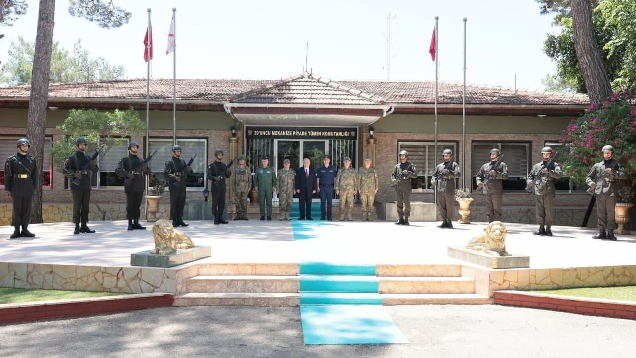Bakan Güler 39’uncu Mekanize Piyade Tümen Komutanlığı'nda incelemelerde bulundu