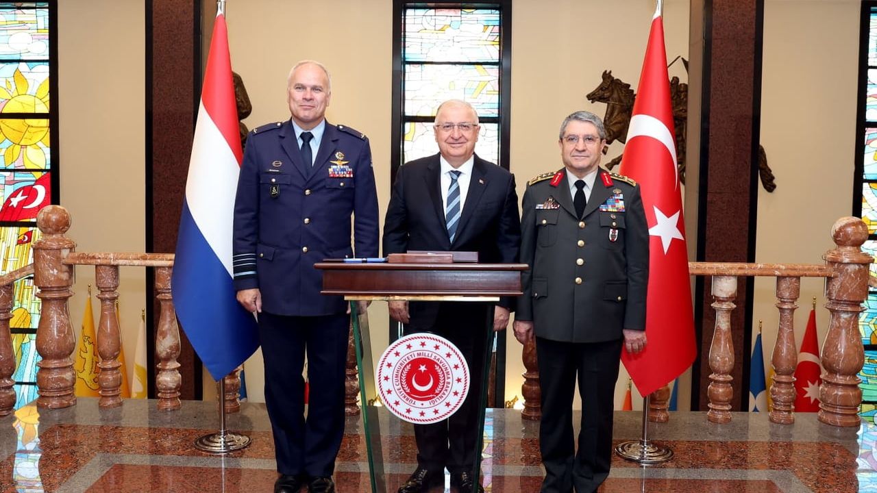 Bakan Güler, Hollanda genelkurmay başkanı Onno Eichelsheim’i kabul etti