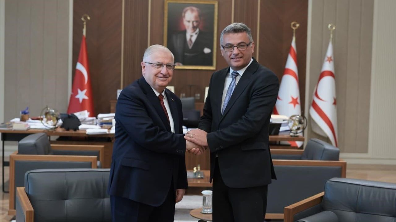 Bakan Güler, KKTC cumhurbaşkanı Erhürman ile bir araya geldi