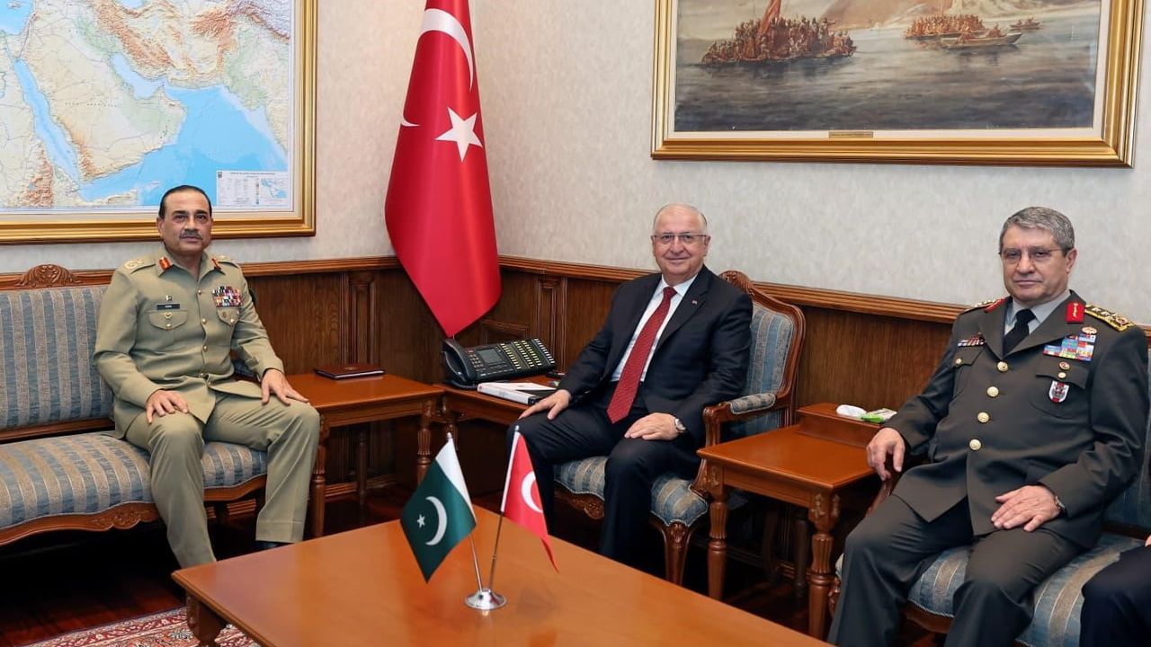 Bakan Güler, Pakistan komutanı mareşal Syed Asim Munir'i kabul etti