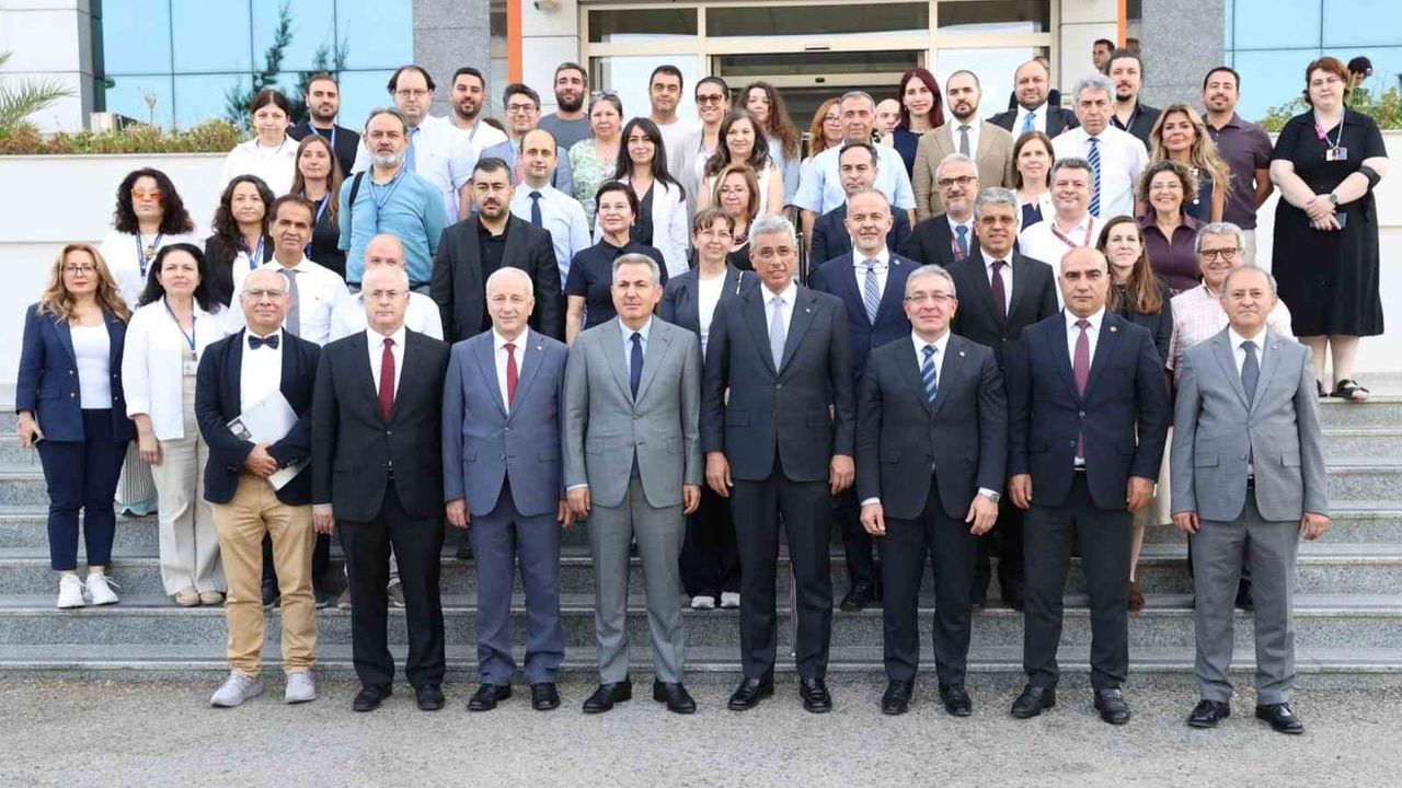 Bakan Memişoğlu bilim ve sağlık işbirliğini İzmir'de değerlendirdi