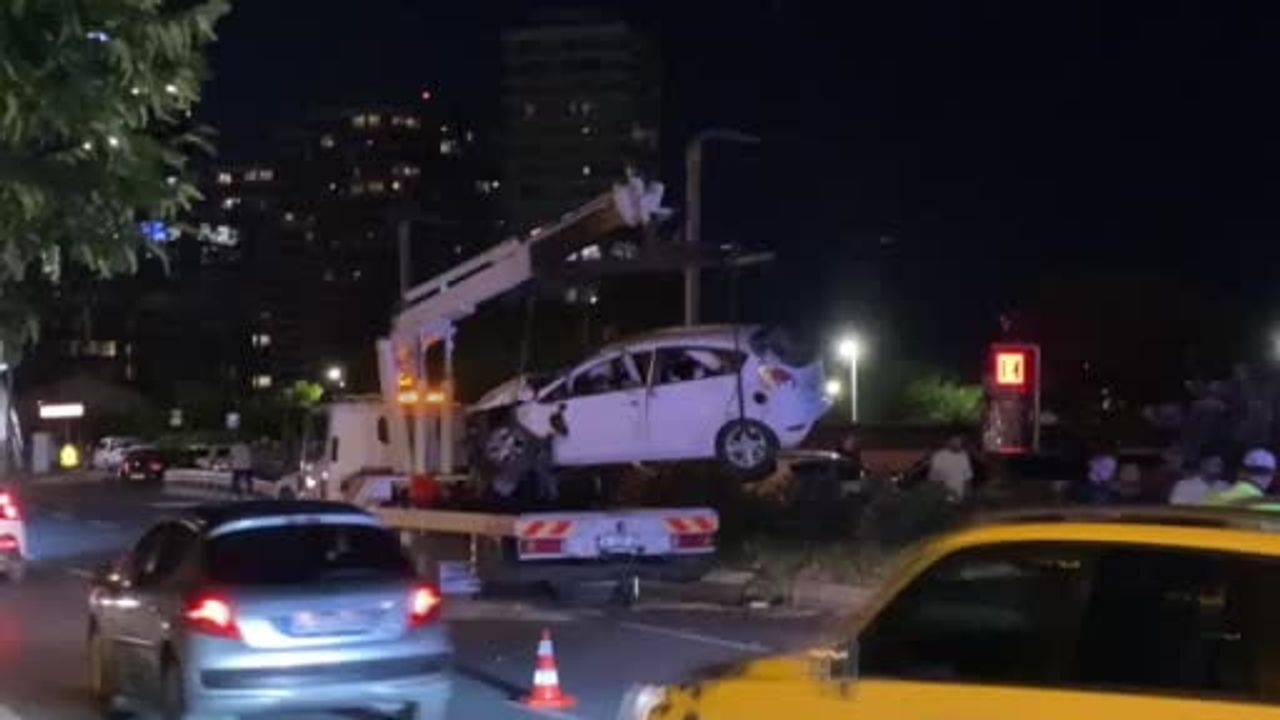 Bakırköy’de otomobil takla attı: 1 yaralı