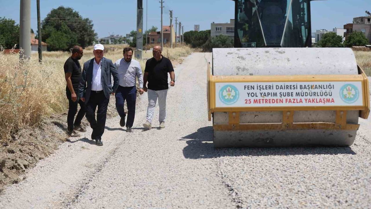 Balaban Karaali ve Muradiye'de soğuk asfalt çalışmalarını inceledi