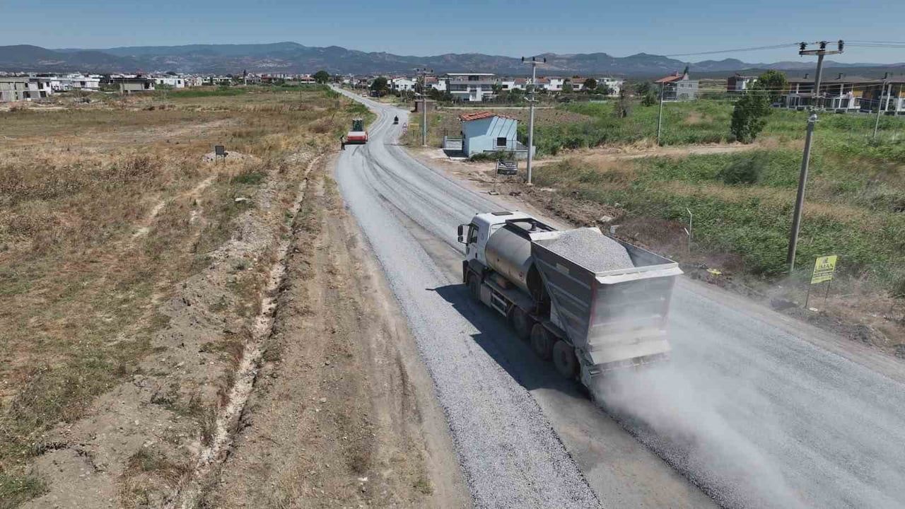 Balıkesir Büyükşehir'den 20 ilçede yol seferberliği