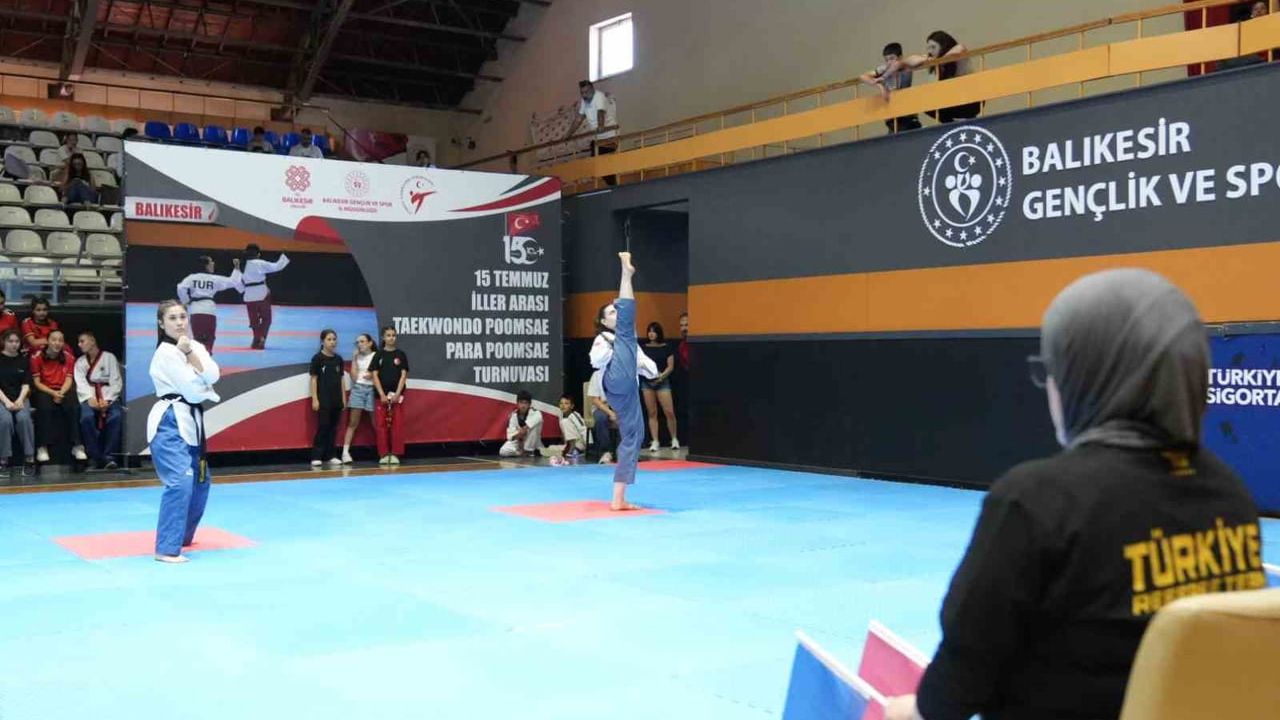Balıkesir'de 15 Temmuz ruhu ile taekwondo poomsae turnuvası başladı