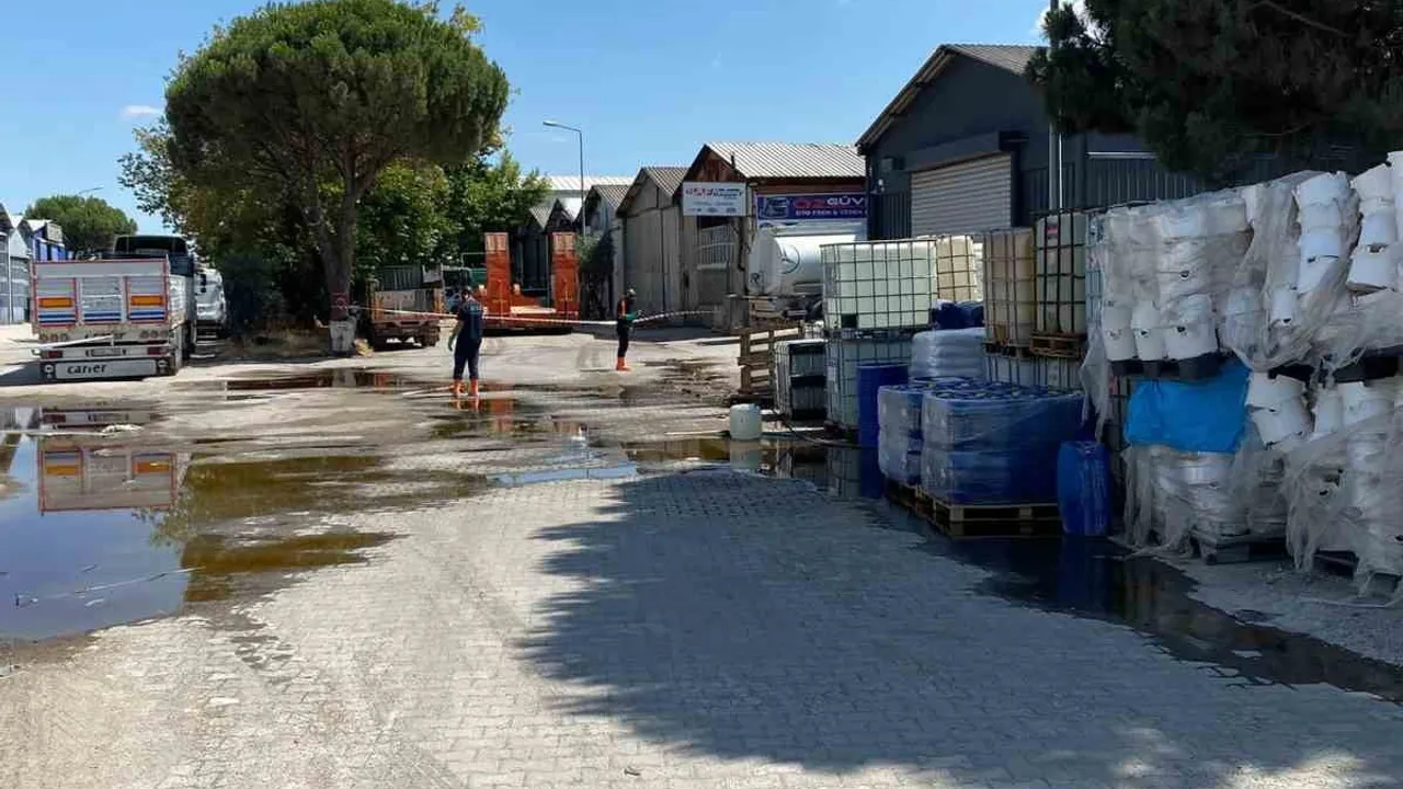 Balıkesir'de formaldehit sızıntısı kumla temizlendi