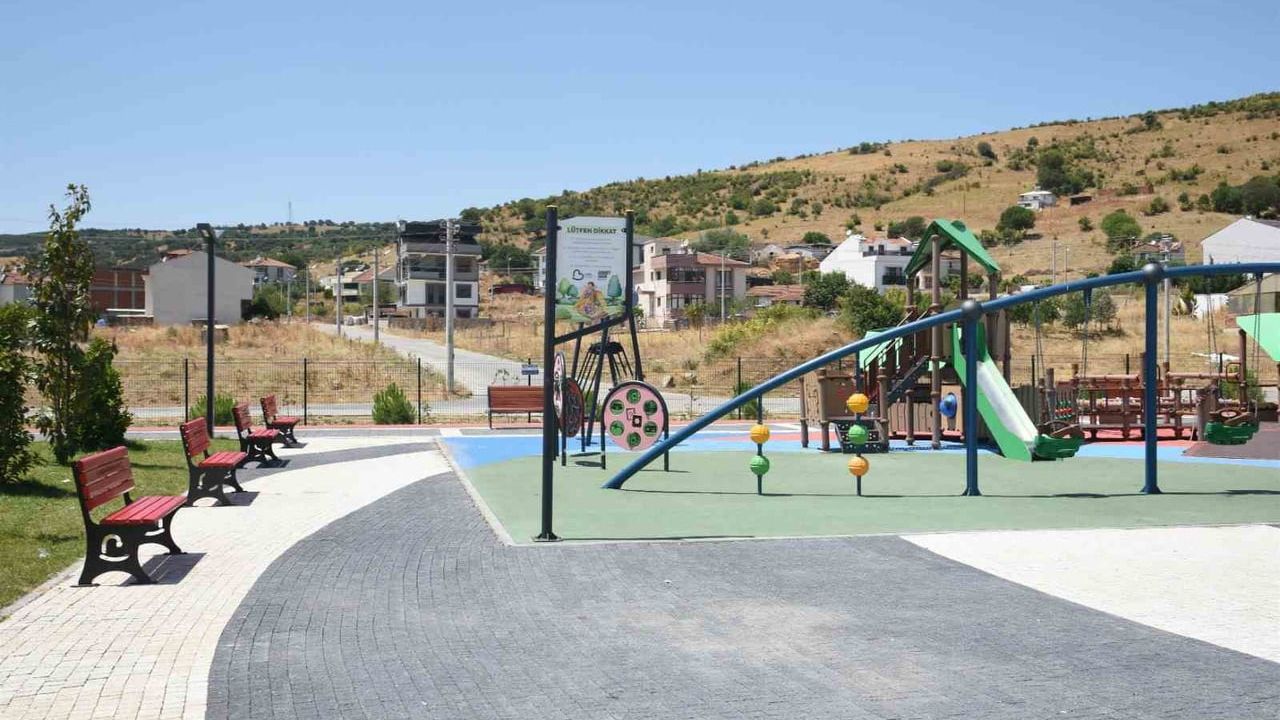 Balıkesir'in her mahallesine dokunan mobilyalar belediyenin atölyesinde hayat buluyor