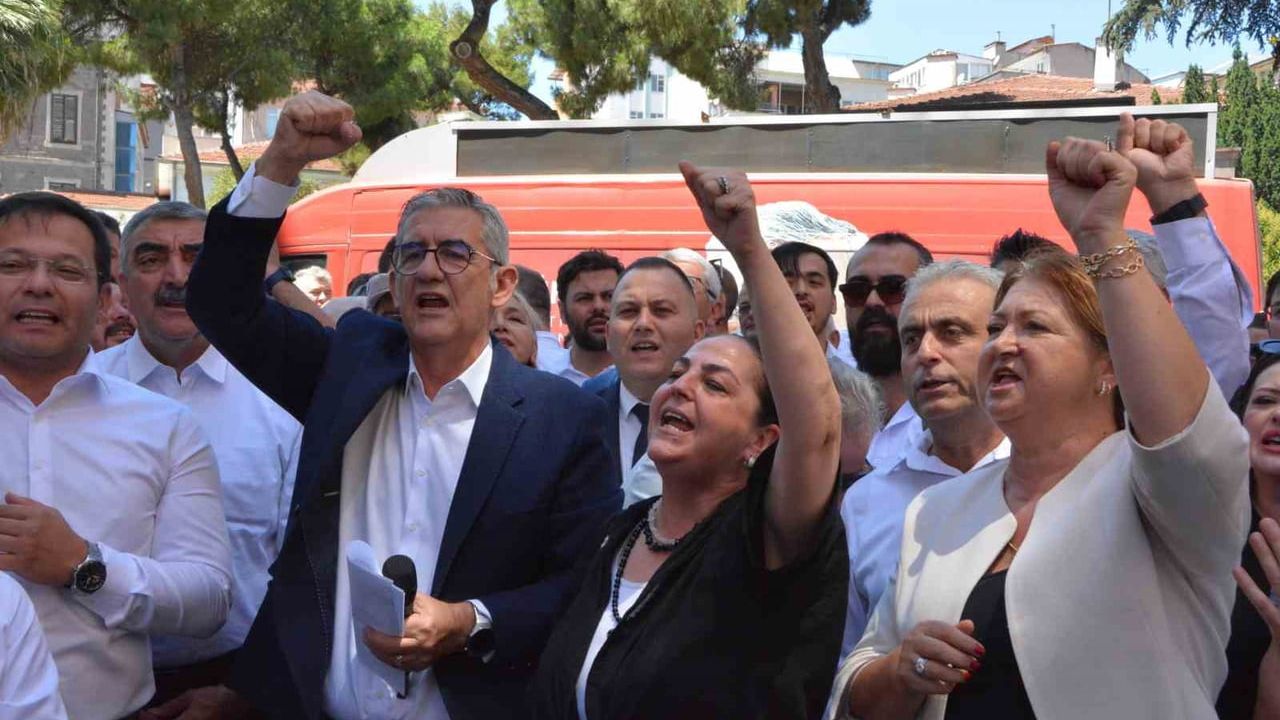 Balıkesir siyasetinde kopuş: CHP il başkanı ve çok sayıda yönetici Yeni Parti'ye katıldı