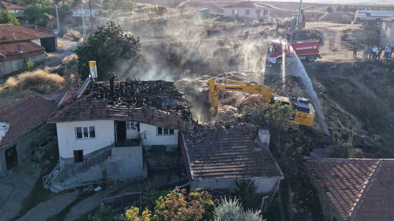 Balışeyh'de alevler yuvayı ve bin balyayı aldı