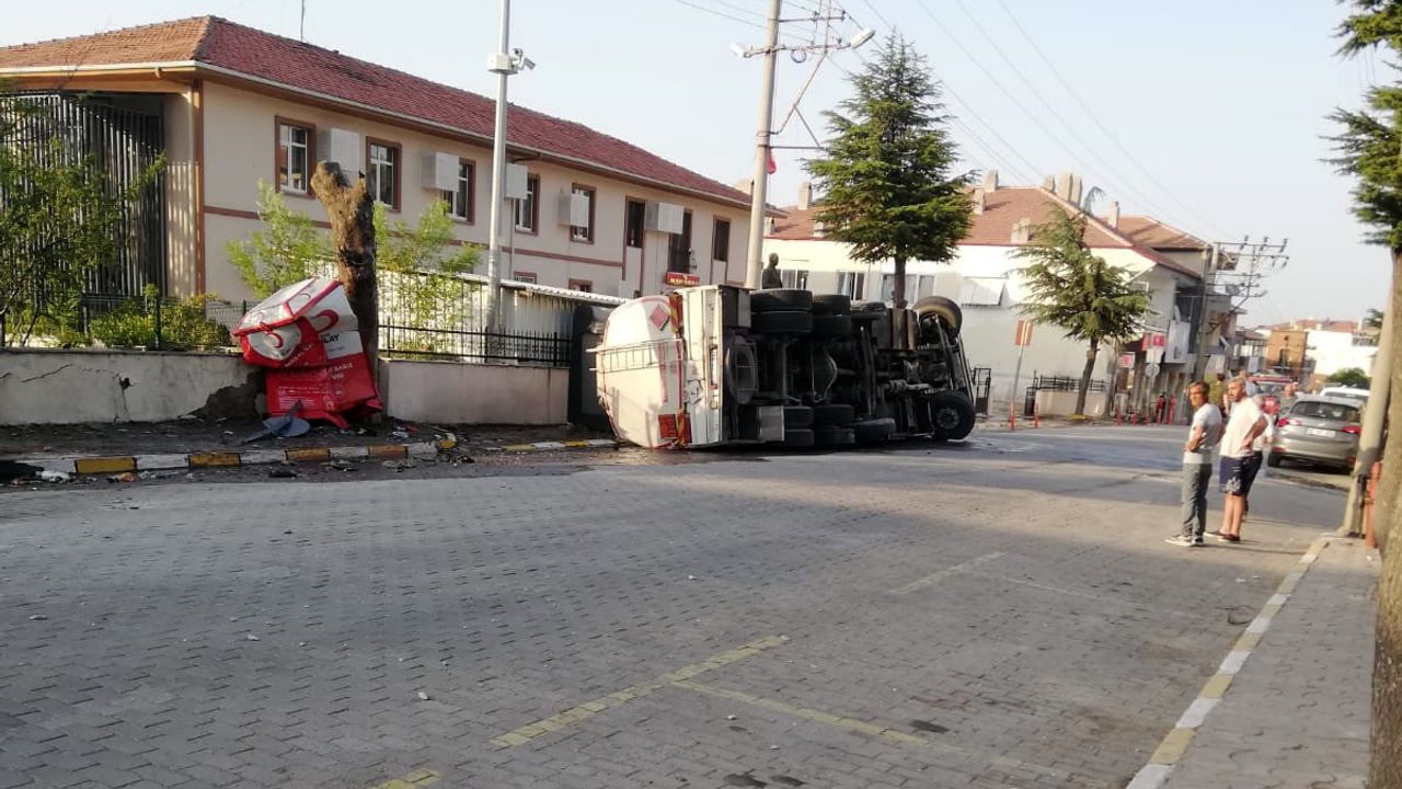 Balya'da devrilen akaryakıt tankeri ekiplerin müdahalesiyle güvence altına alındı