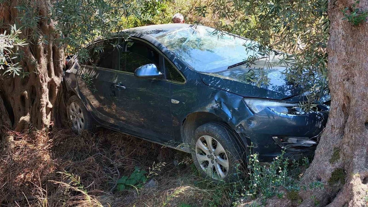 Bandırma'da Edincik'te direksiyon kaybı kazaya dönüştü: 2 hafif yaralı