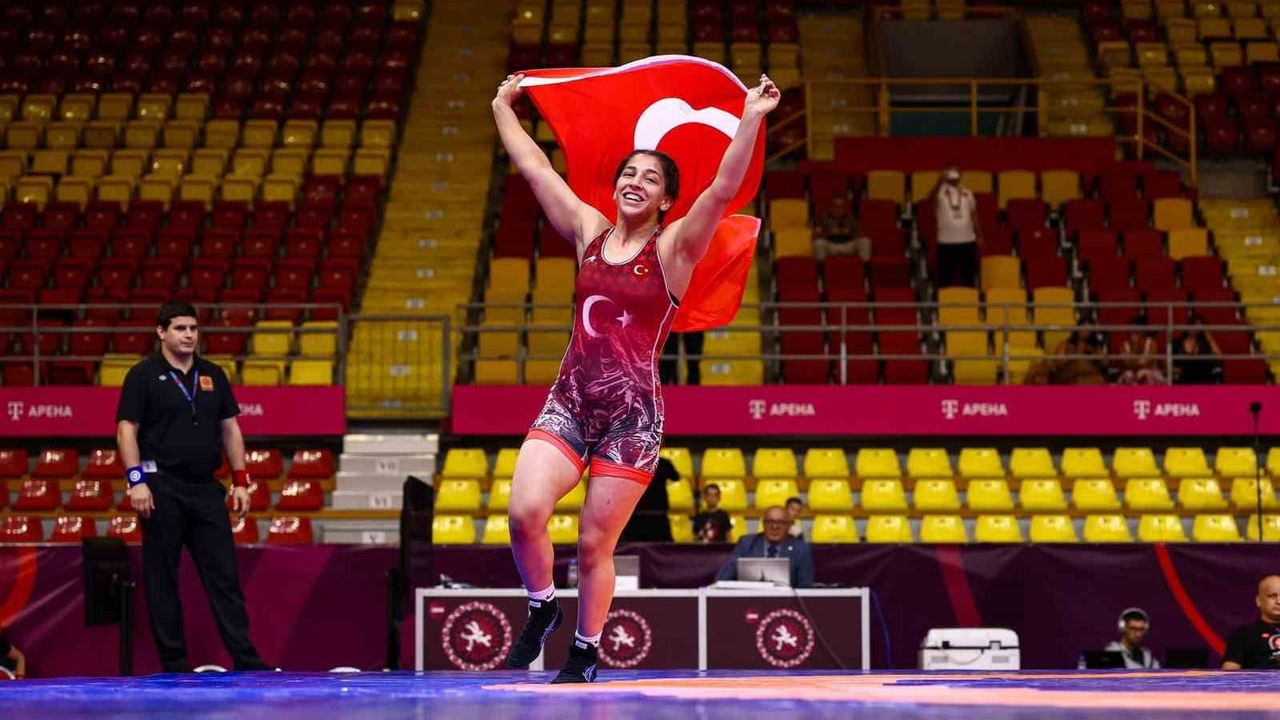 BARÜ'lü sporculardan U20 Avrupa Güreş Şampiyonası'nda 2 madalya