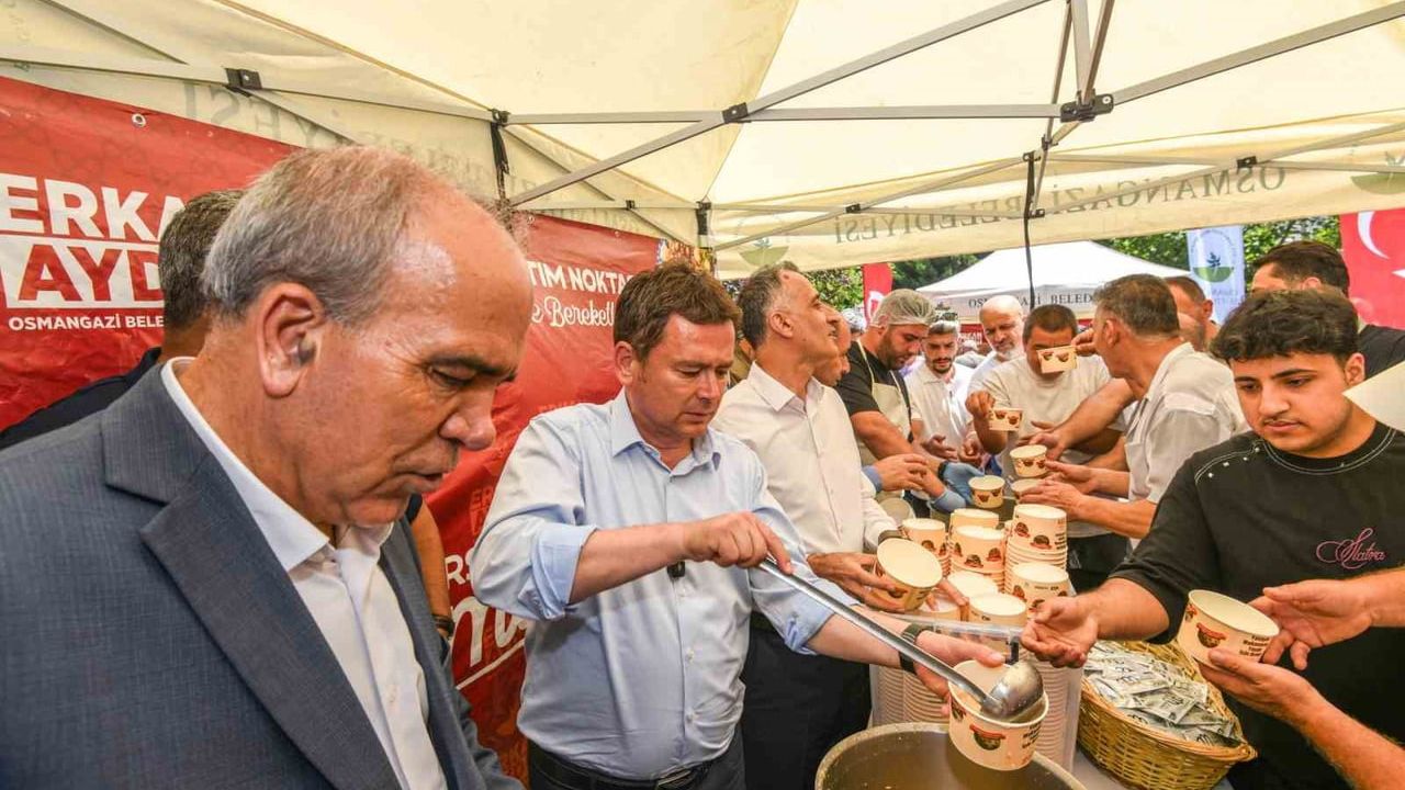 Başkan Aydın vatandaşlarla sahada omuz omuza