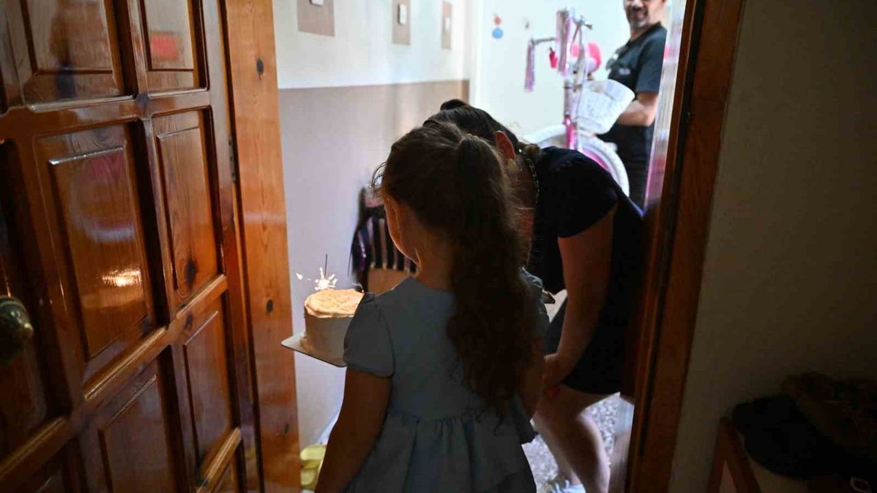 Başkan Dutlulu minik Mina’nın bisiklet hayalini gerçekleştirdi