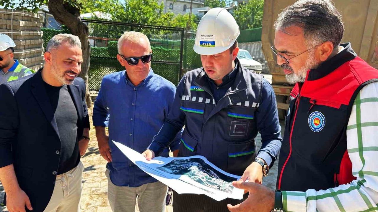 Başkan Erol Burhaniye Mahallesi'ndeki doğalgaz çalışmalarını yerinde inceledi