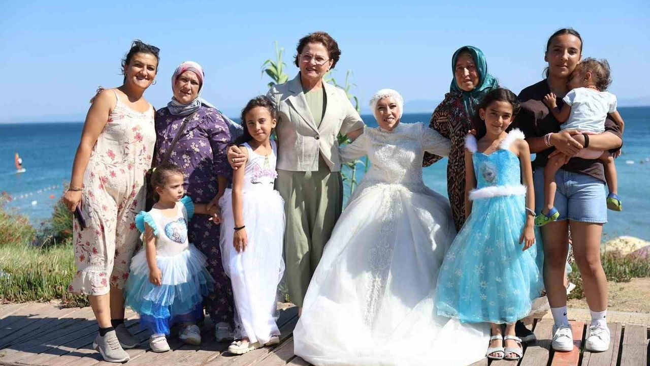 Başkan Gençay, uzun yıllardır gelinlik giymeyi hayal eden Yeliz’in hayalini gerçekleştirdi