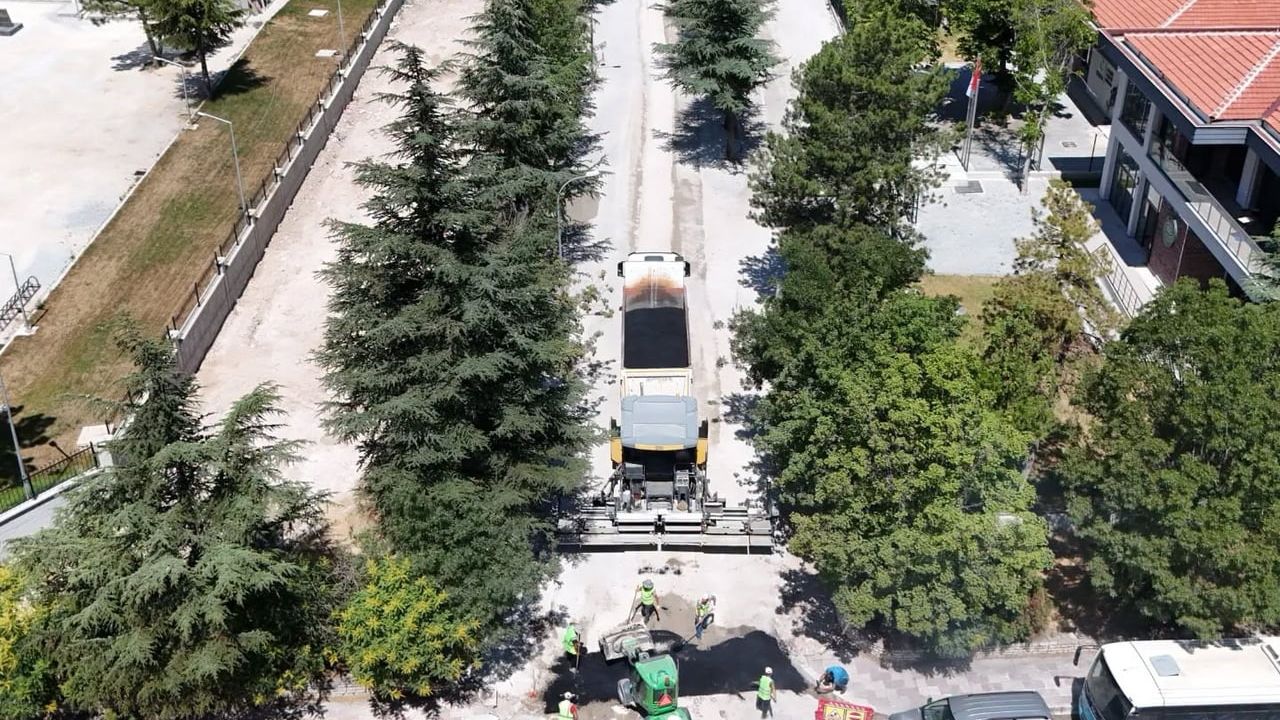 Başkan Kahveci 30 Ağustos Mahallesi'ndeki çalışmaları inceledi
