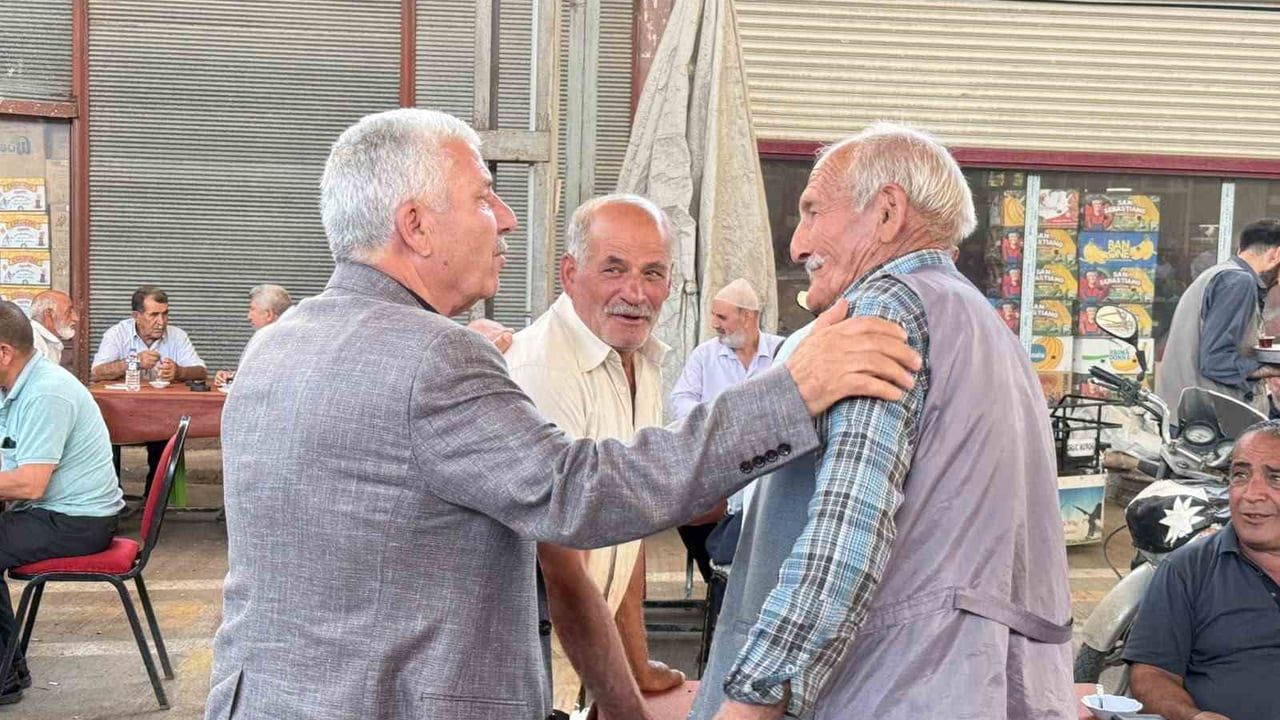 Başkan Karamehmetoğlu vatandaşlarla pazarda buluştu