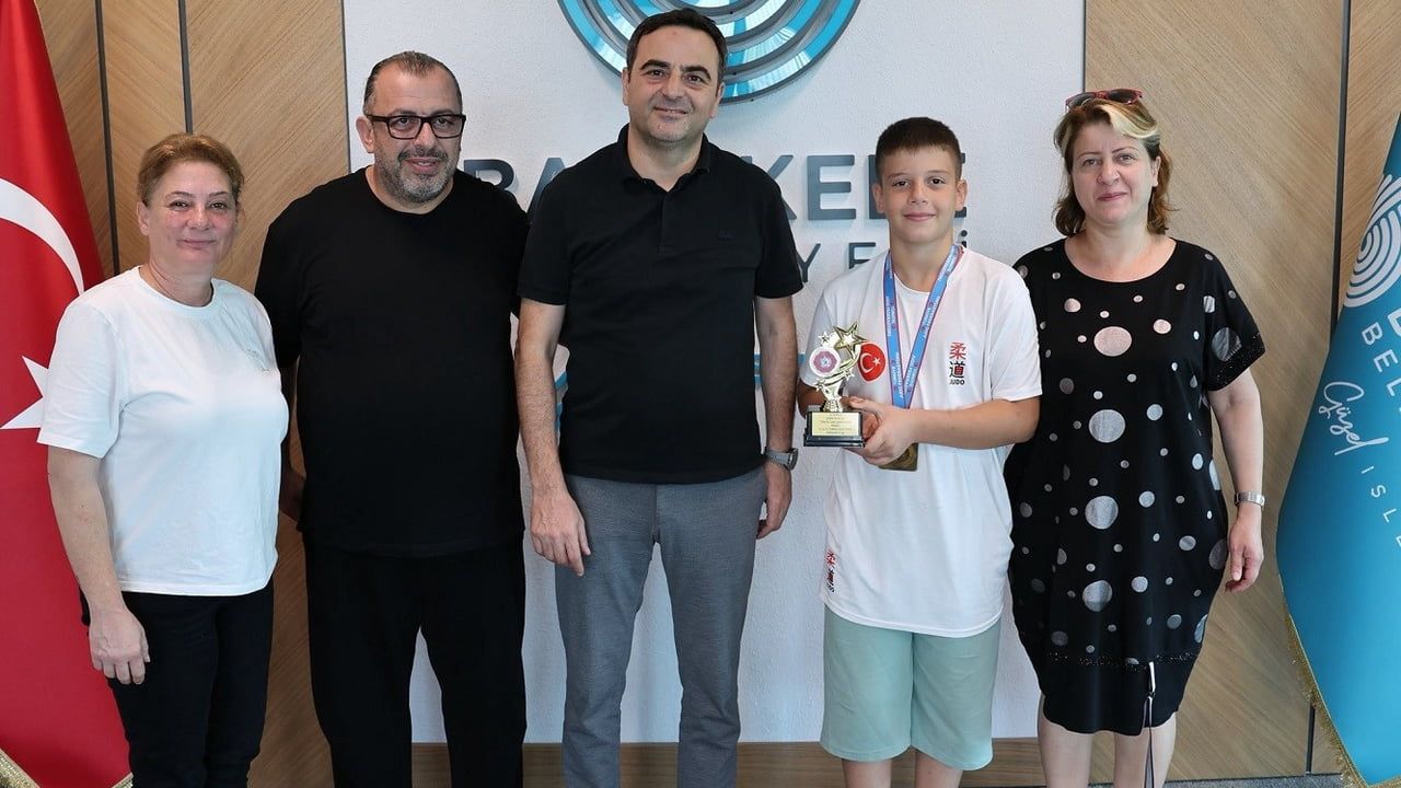 Başkan Özlü ile başarıyı paylaşan judo şampiyonu