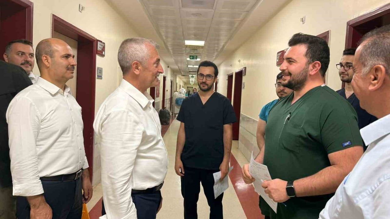 Başkan Tahmazoğlu’ndan hastalara moral, sağlık çalışanlarına teşekkür ziyareti