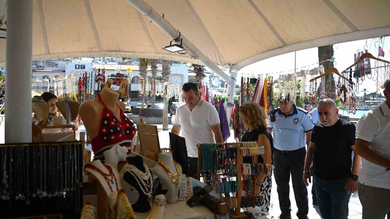 Başkan vekili Demirtaş'tan Kuşadası'nda proje ve esnaf mesaisi
