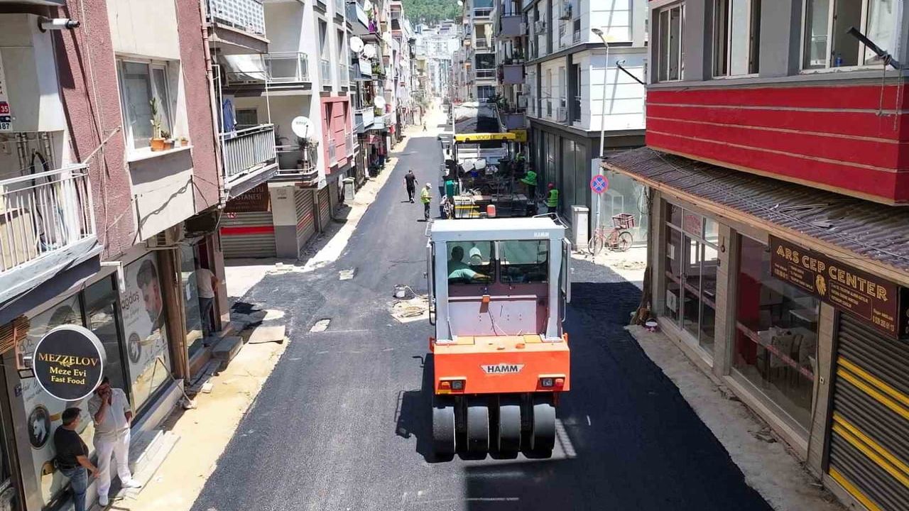Başkan Yetişkin asfalt çalışmalarını yerinde inceledi