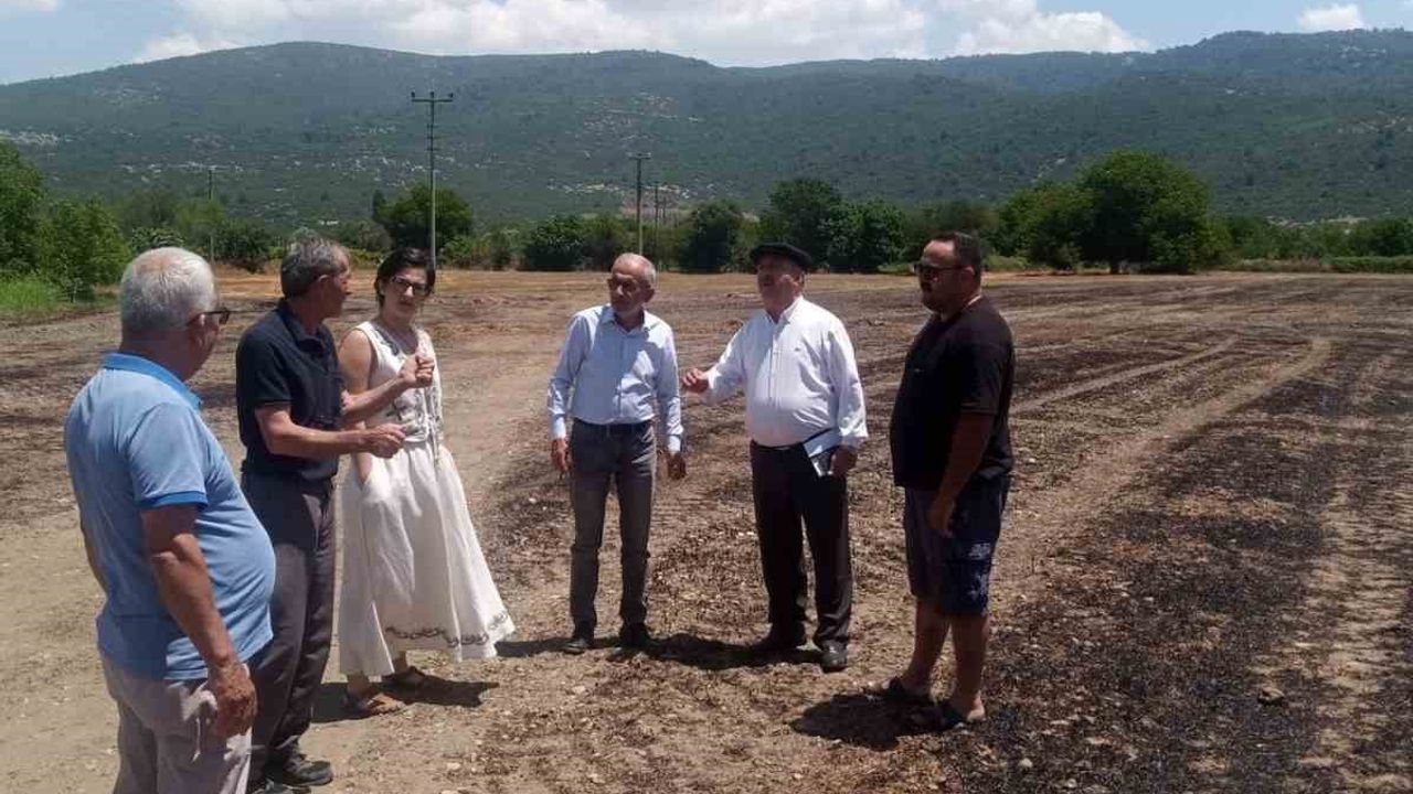 Baştuğ Yeşilyurt’ta 14 ton saman balyası yanan üreticiyi ziyaret etti