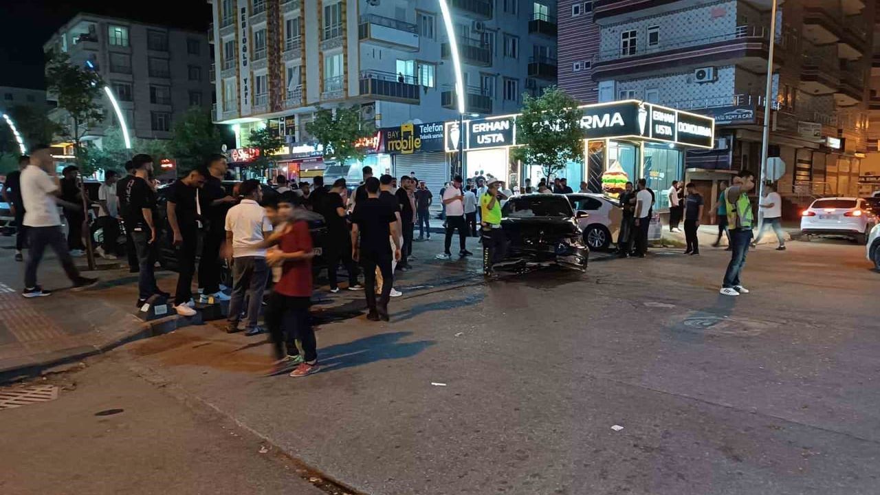 Batman'da iki otomobil çarpıştı: 1 yaralı