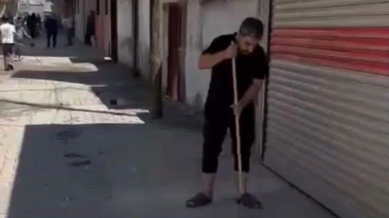 Batman’da onarım sonrası temizlenmeyen yolları vatandaşlar temizledi