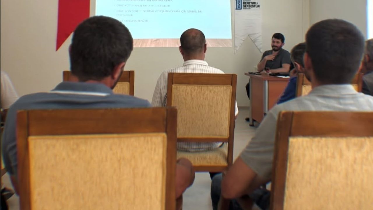 Bayburt DSM’de öfke ve başa çıkma semineri düzenlendi