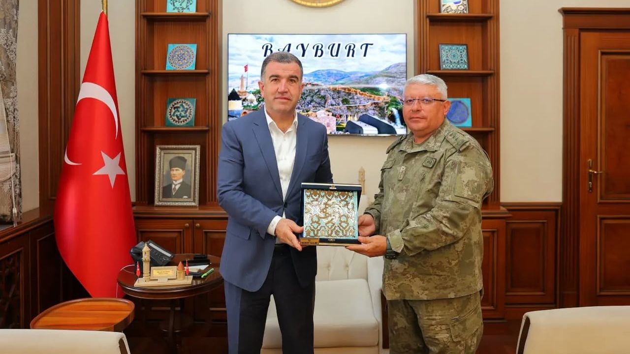 Bayburt garnizon komutanlığında görev değişimi